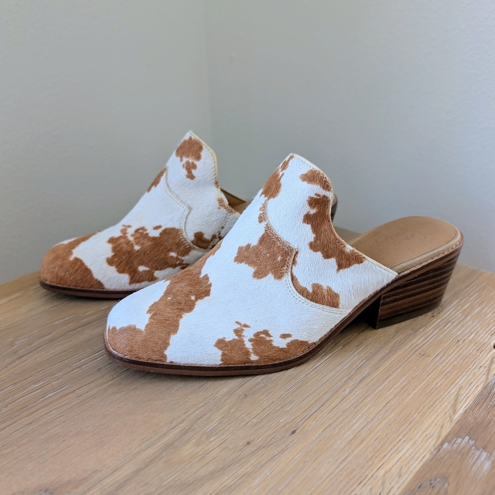 Vintage Cow Patterned Block Heel Mules In Tan/White - Size 6.5